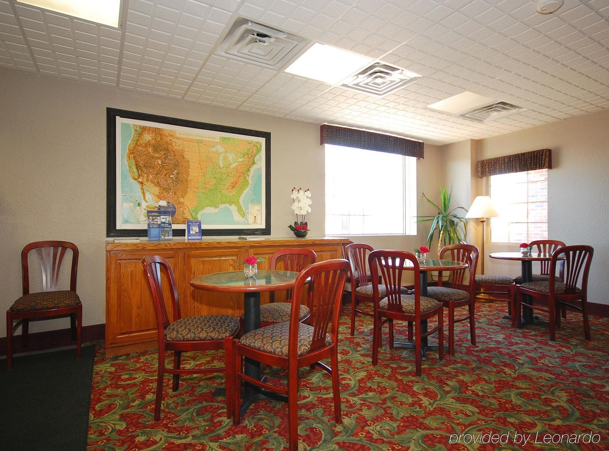 Magnuson Hotel Red Baron Garden City Restaurant photo