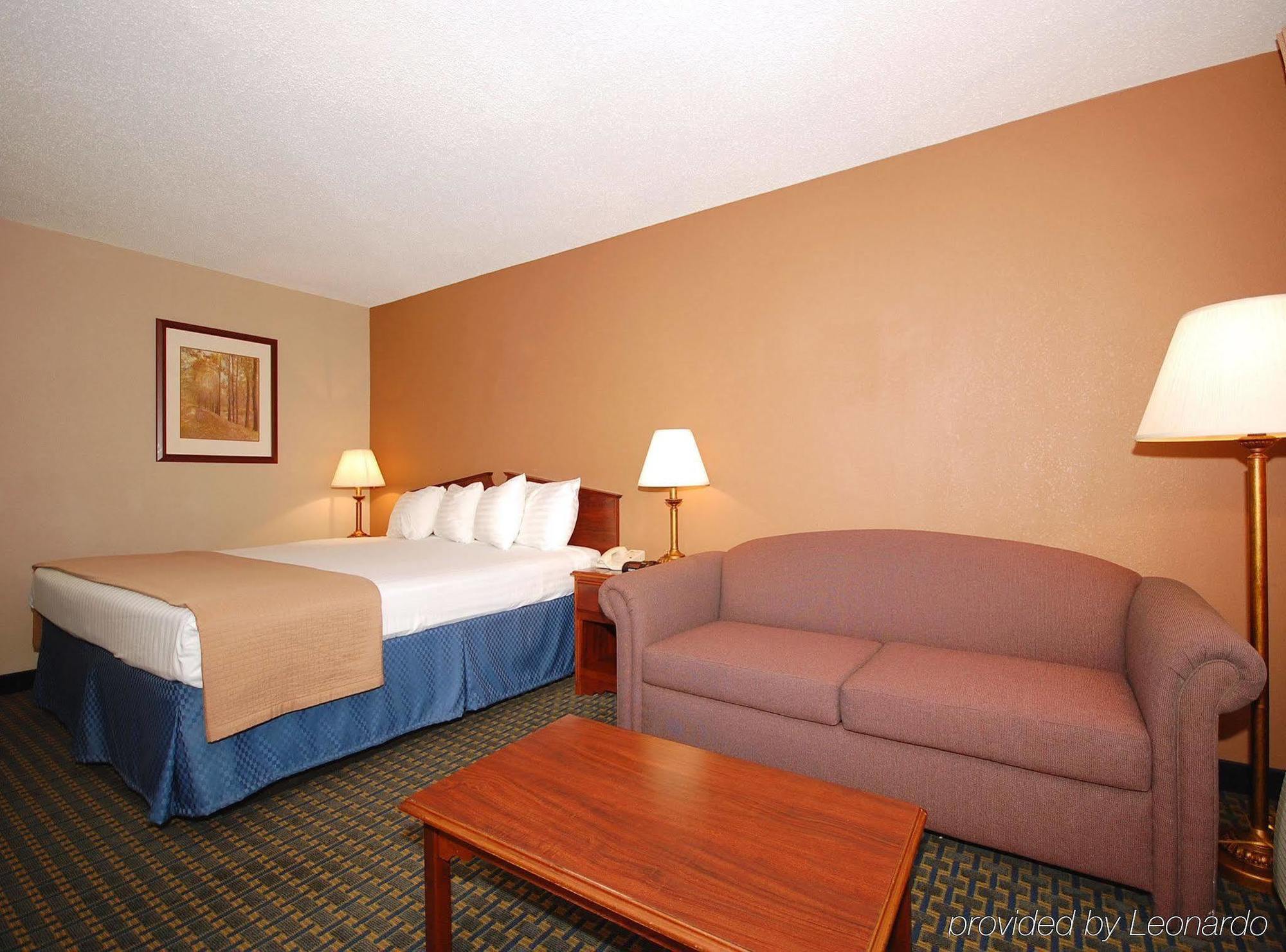 Magnuson Hotel Red Baron Garden City Room photo