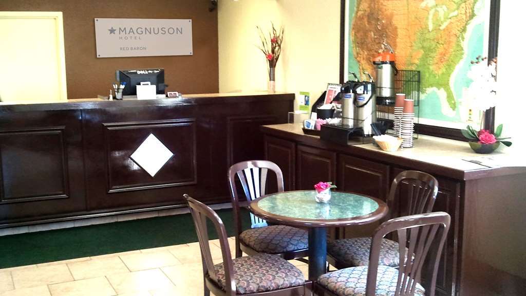 Magnuson Hotel Red Baron Garden City Interior photo